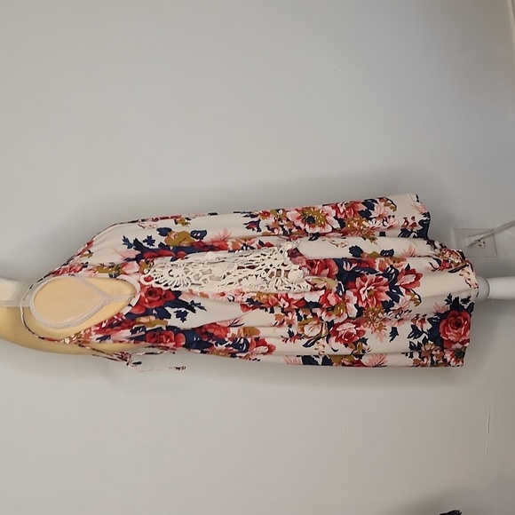 Size M UMGEE open shoulder floral print top.    F80 - Picture 4 of 9